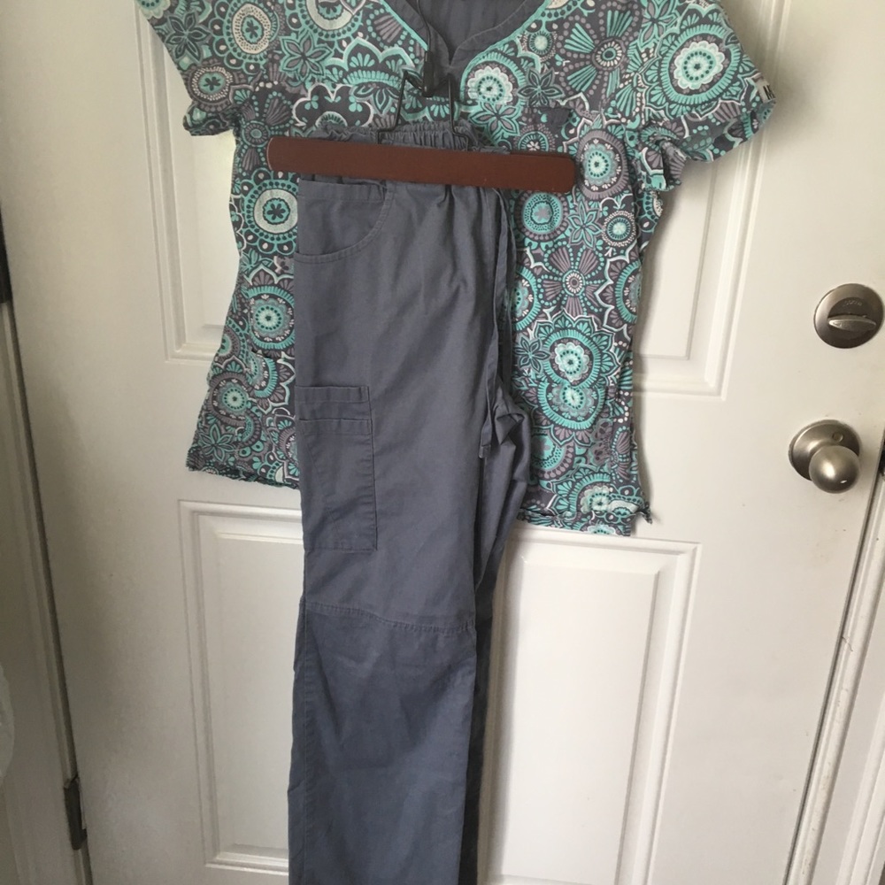 Scrub set